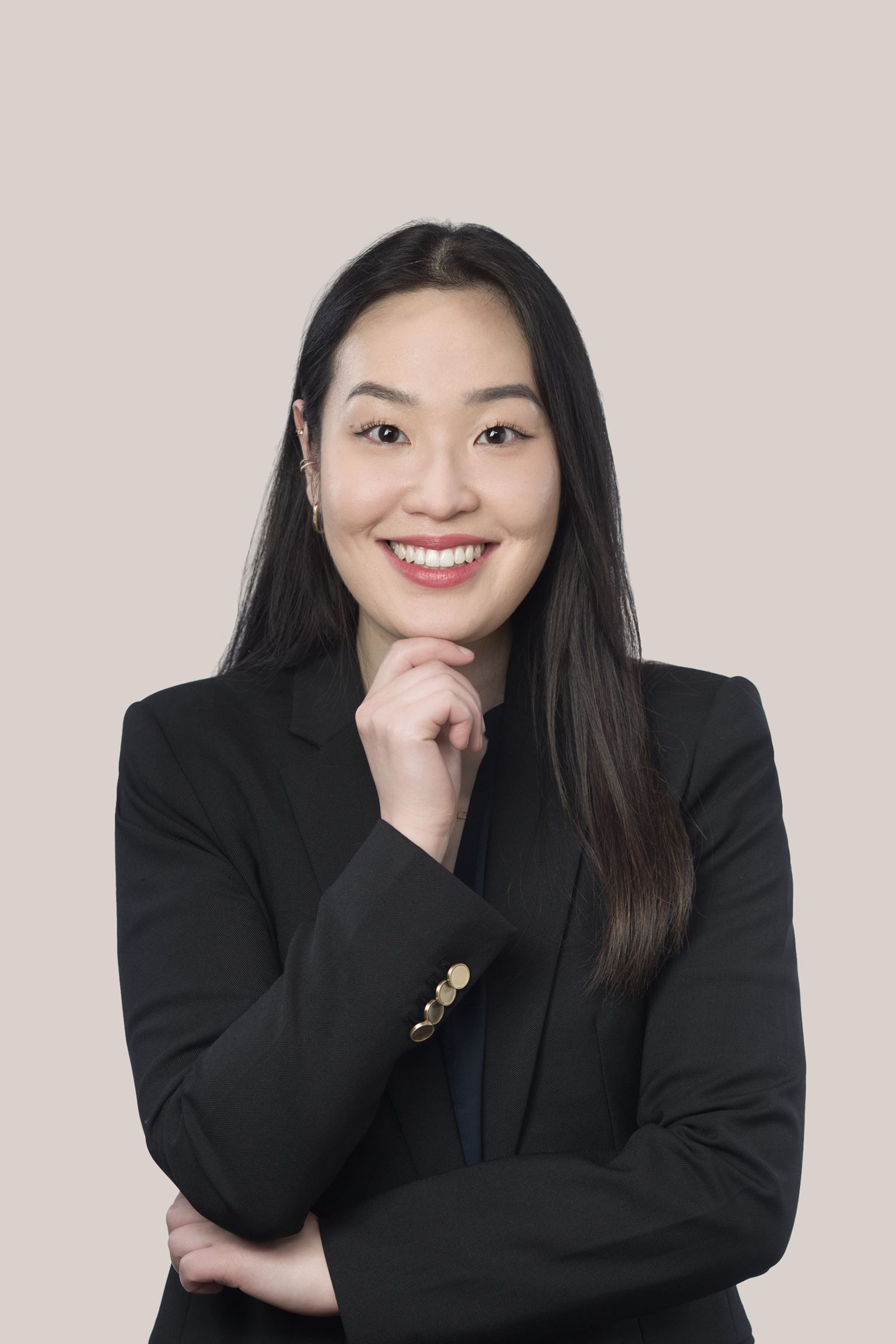 Anny Yoo, Stagiaire en droit