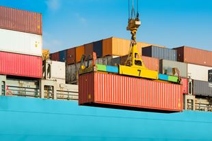 Unloading containers from ship